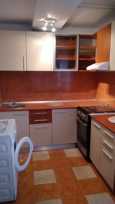 Închiriez garsoniera