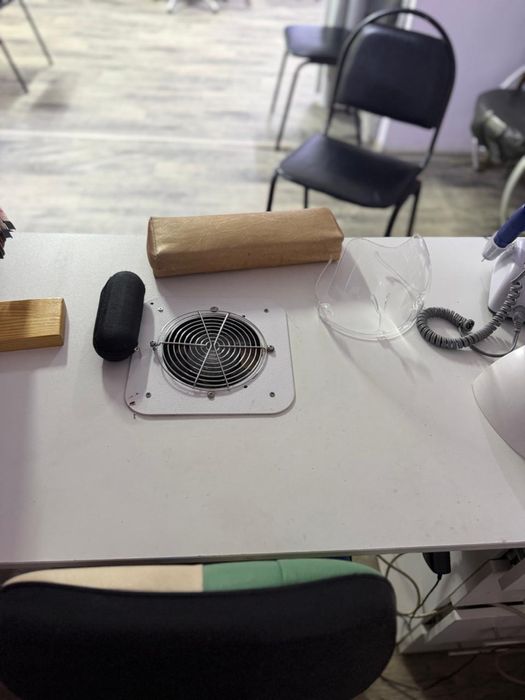 Маникюрный стол