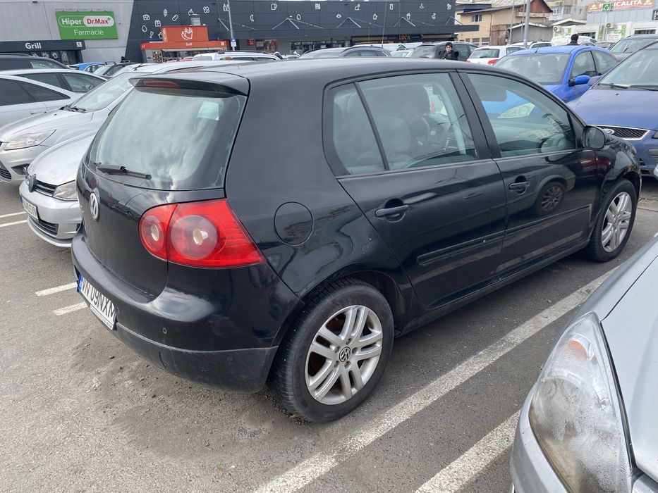 Vand Volkswagen golf 5 sau dezmembrez