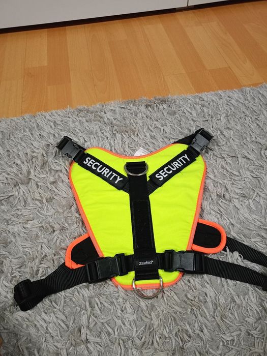 Намордник от естествена кожа с шипове