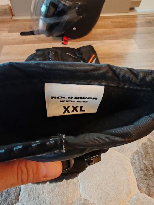 Vand casca motor si manusi