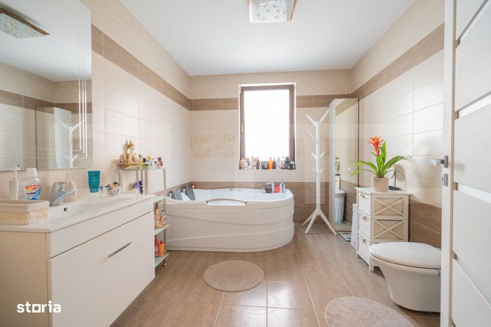 Casa individuala de lux cu piscina, in Dumbravita, 5 camere.