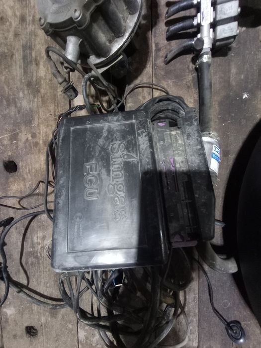 Газов инжекцион за 4 цилиндров автомобил