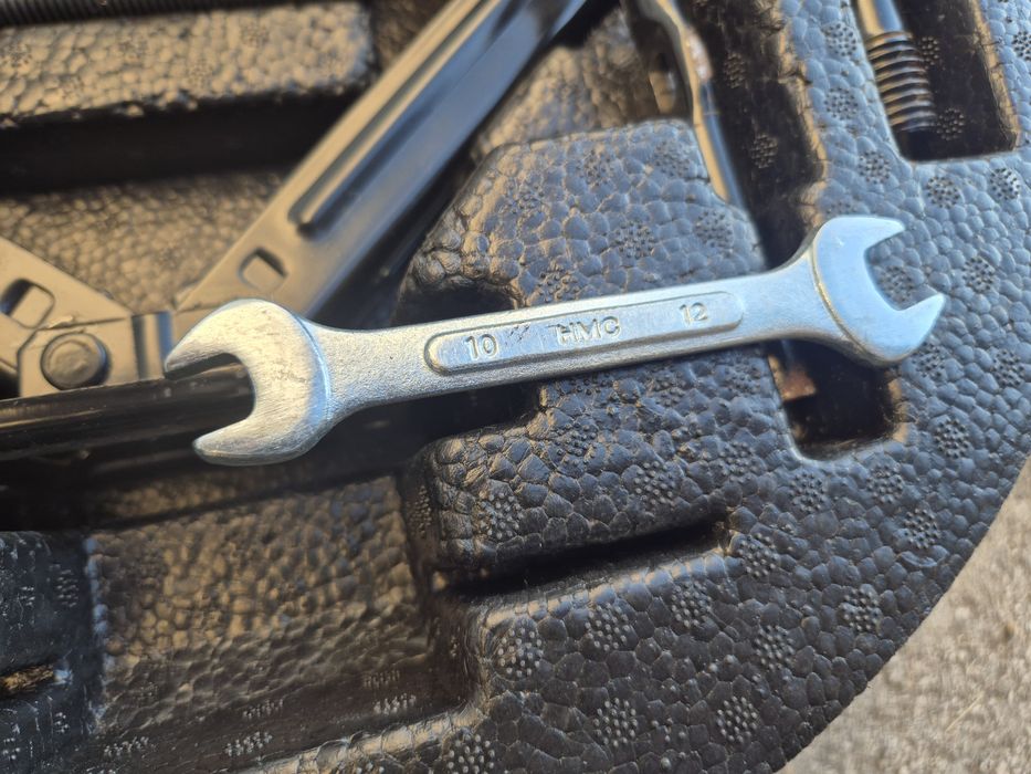 Резервен комплект Kia Hyundai крик ключ кука