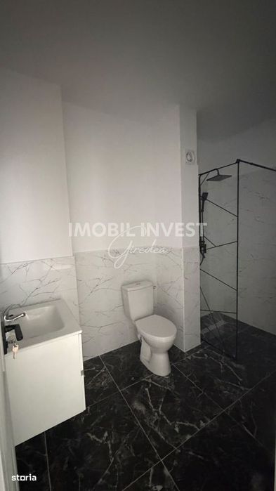 Apartament 3 camere 68 mp, baie cu geam, balcon, etaj 2, bloc nou