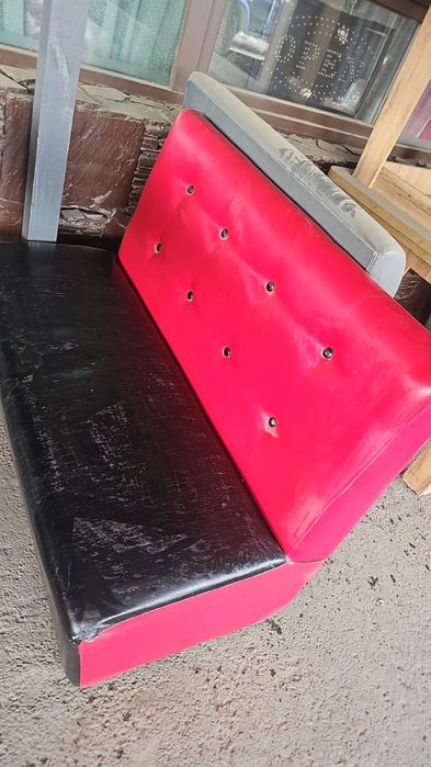 б/у диван на кафе