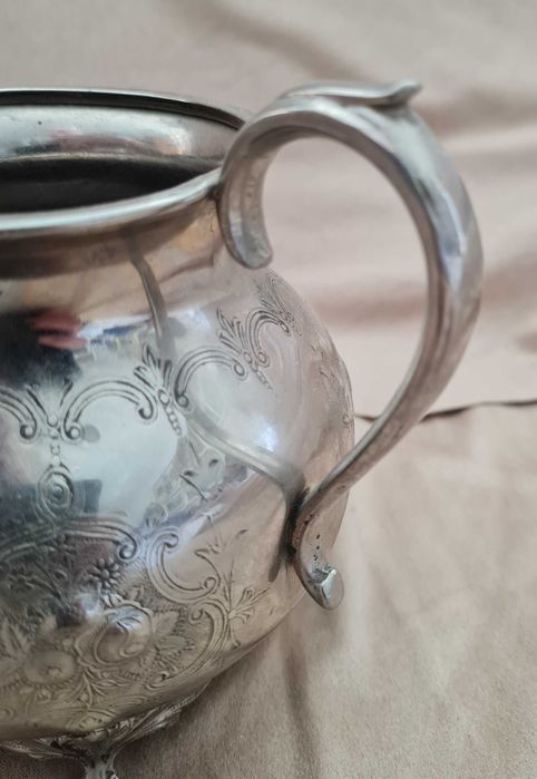 Продавам старинна купичка