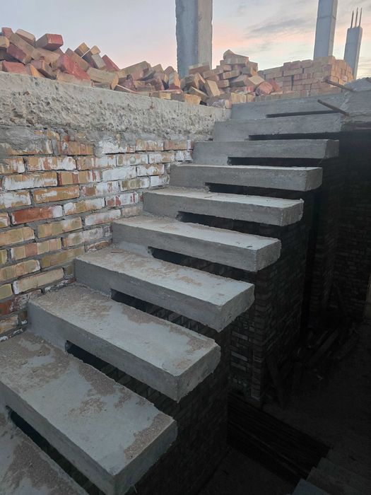 Лестницы для дома,  подпорные стены, фундамент из бетона.