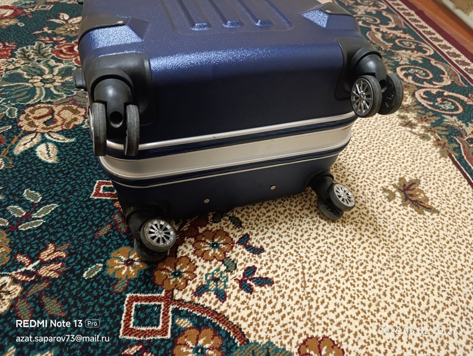 Чемодан колёсный