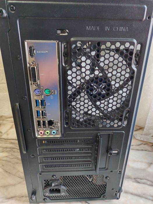 Компютър AMD Ryzen 5 3400G 16gb SSD Radeon™ RX Vega 11