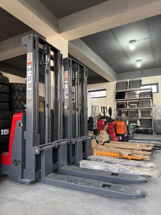 Штаблёр электрический самоходный