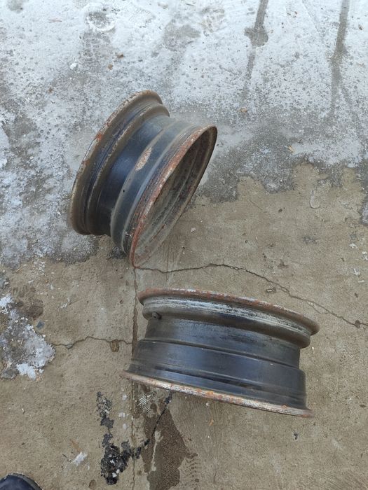 Продам 2 диска на Волгу