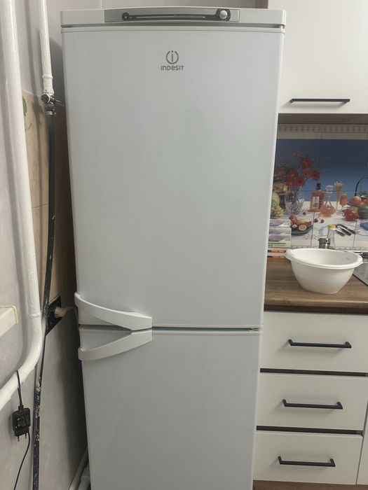 Холодильник.        .