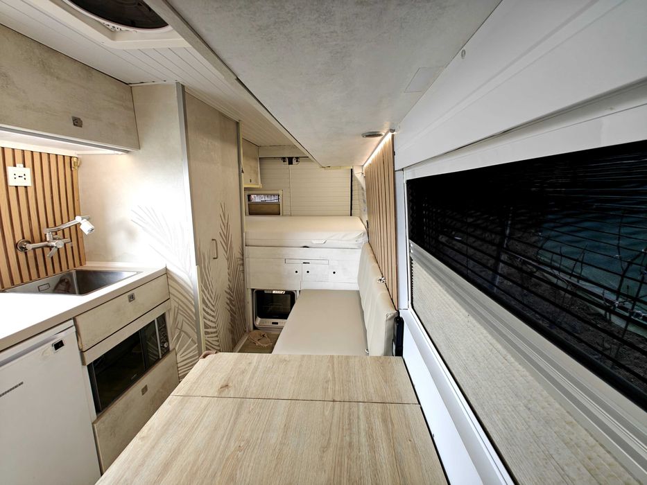 Autorulota customizata pentru calatorii Full-Time