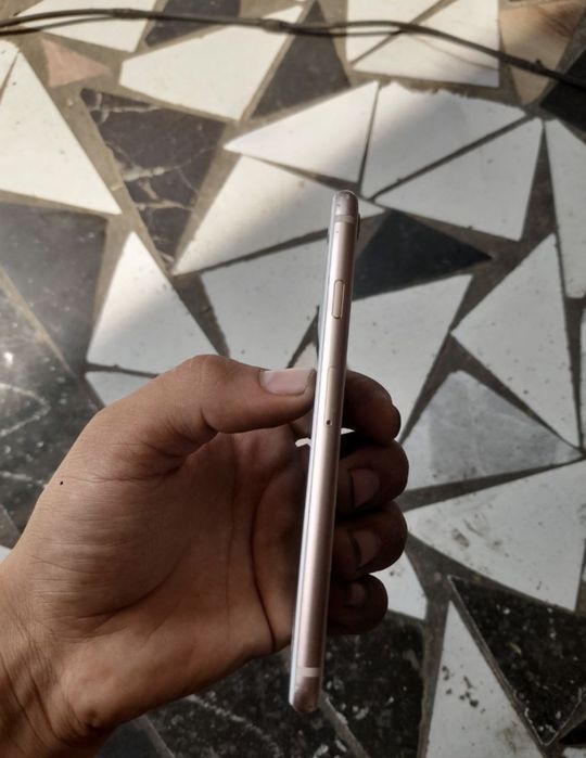 Iphone 8 256gb sotiladi. Plata kuygan
