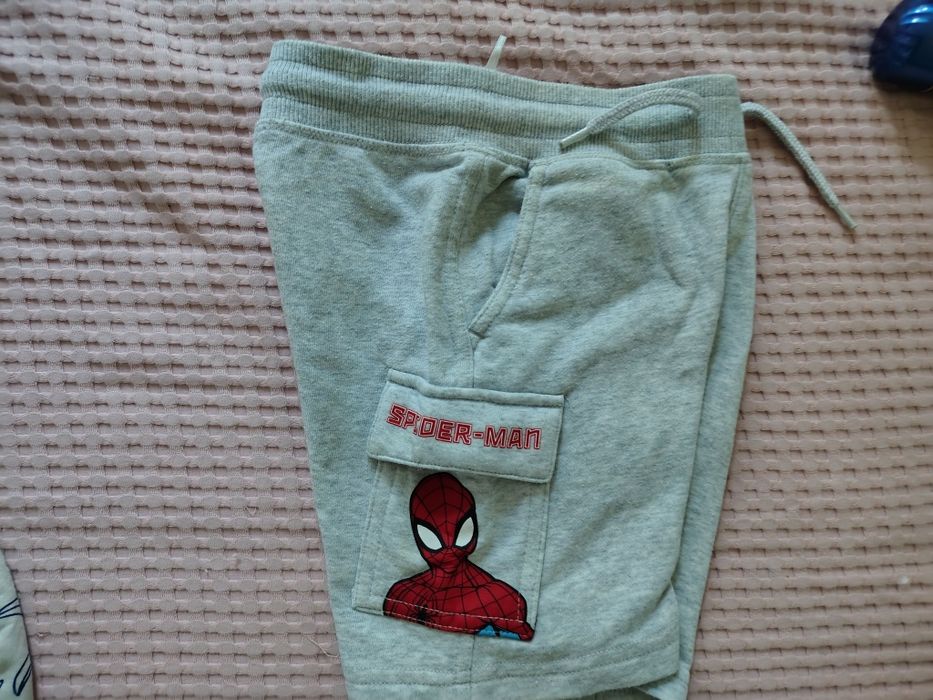 vand pantaloni scurti masura 104 baieti 20lei
