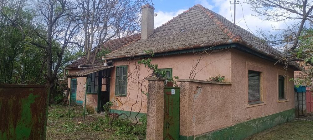 Vand casa in Peregul Mic  jud Arad preț 24700 euro neg