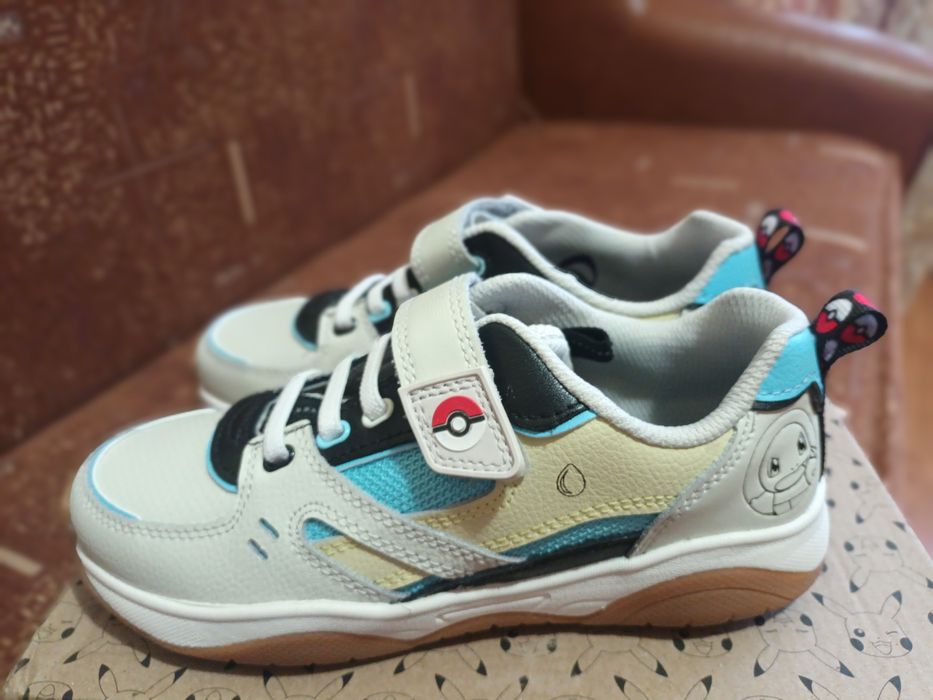 Adidasi fetite și băieți noi