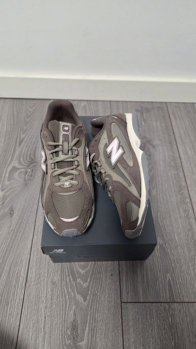 New Balance 204L 39.5 noi