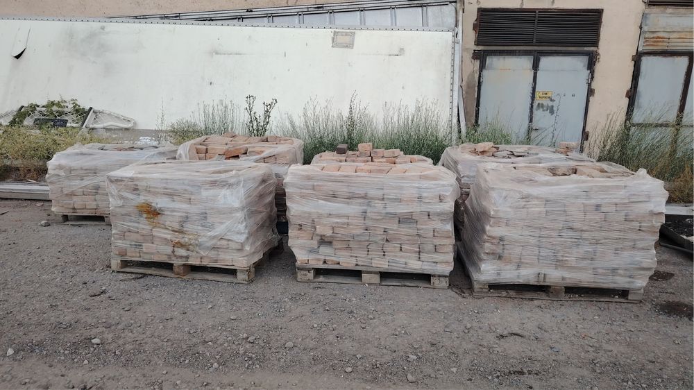 Строительный кирпич