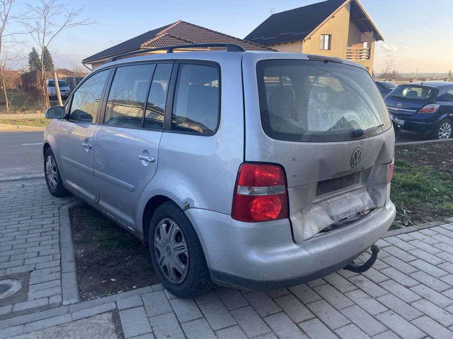 Vând Volkswagen Touran  1.9 Tdi