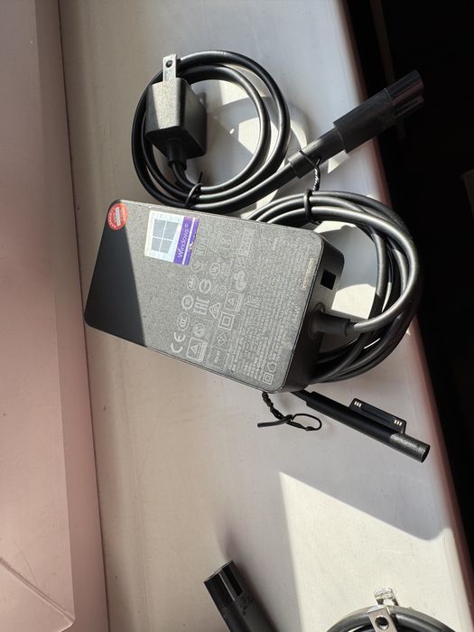 Продам зарядку и док станцию microsoft surface