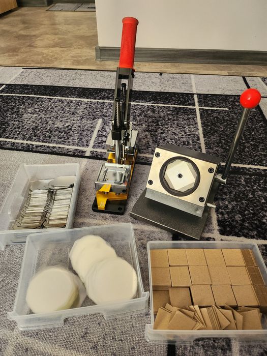 Комплект за персонализирани магнити 5x5 см + щанцова машина