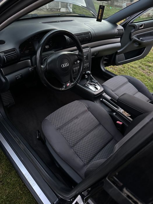 Продавам Ауди а4