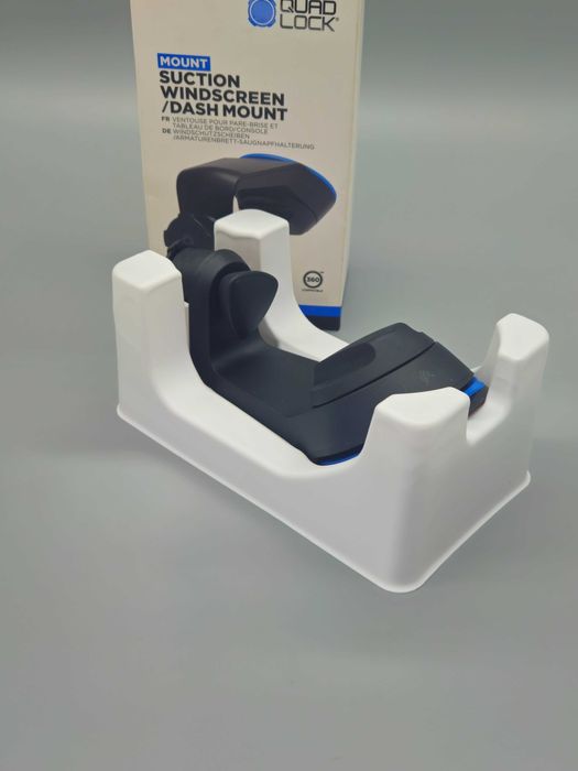 Стойка за телефон Quad Lock Suction Windscreen  за стъкло и табло!