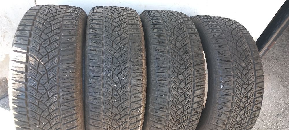 215 55 17 Зимни гуми  Goodyear Дот22