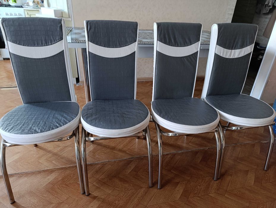 Стол раскладной со стульями б/у