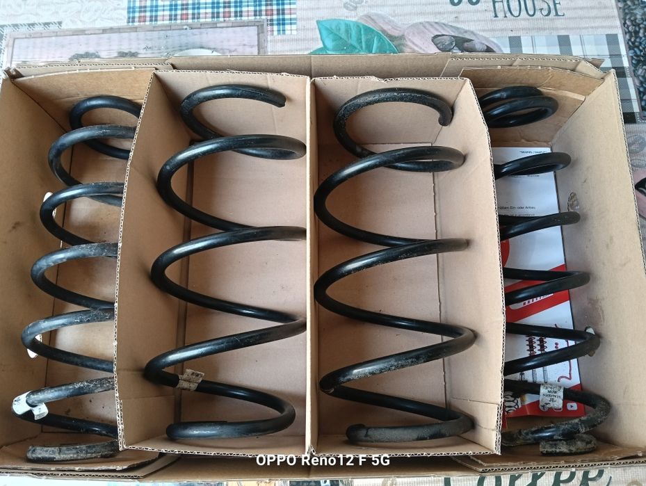 Vând set arcuri fata spate Audi A 3