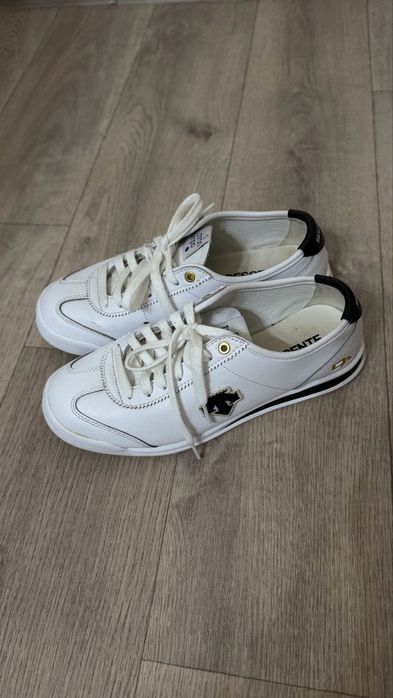 Женские кроссовки DESCENTE