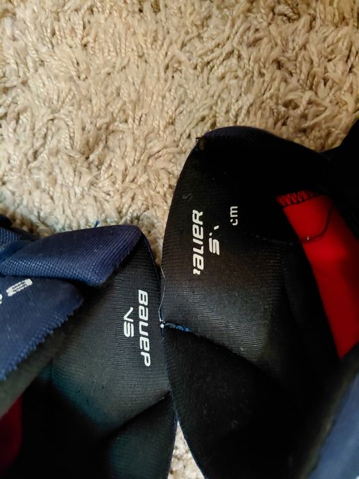 Карги для хоккея продам темно синие (BAUER V5)