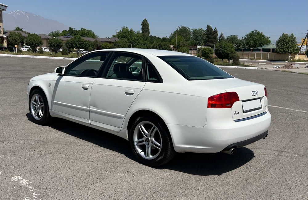 Audi A4 в хорошем состояние 1.8 турбо