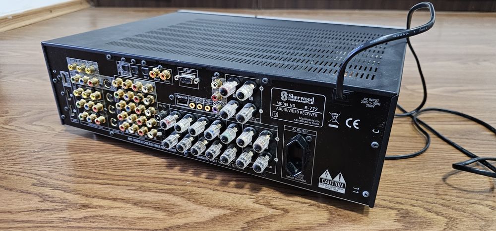 Statie receiver amplificator Sherwood Newcastle audio-video R-772