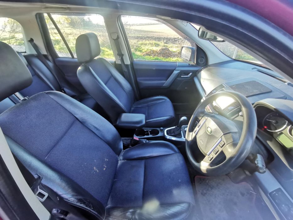 - Land Rover Freelander 2