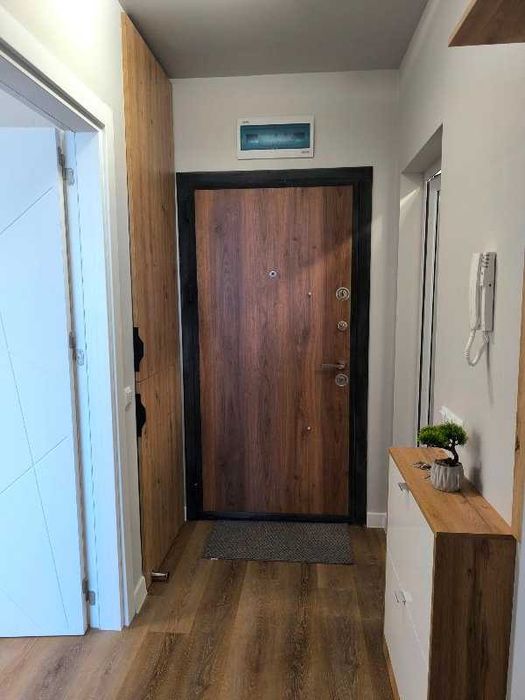 Дава се под наем Двустаен апартамент в Бургас, Център - 65 кв.м за 510 € - Снимка #2