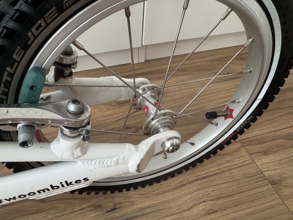 Bicicletă echilibru Woom 1 Plus, roți 14”, verde/alb