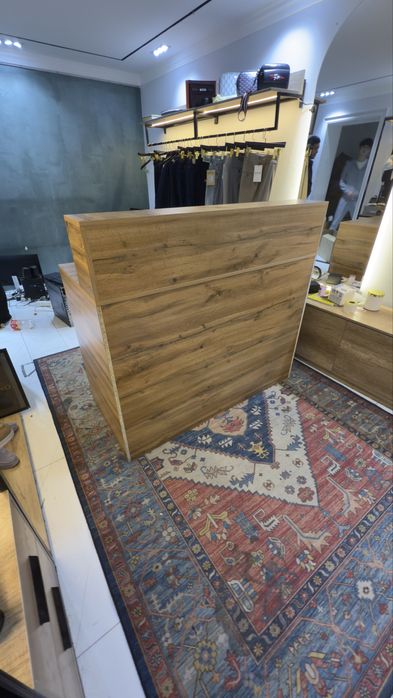 Продается стелажи для магазина одежды срочно , стилаж вешалка