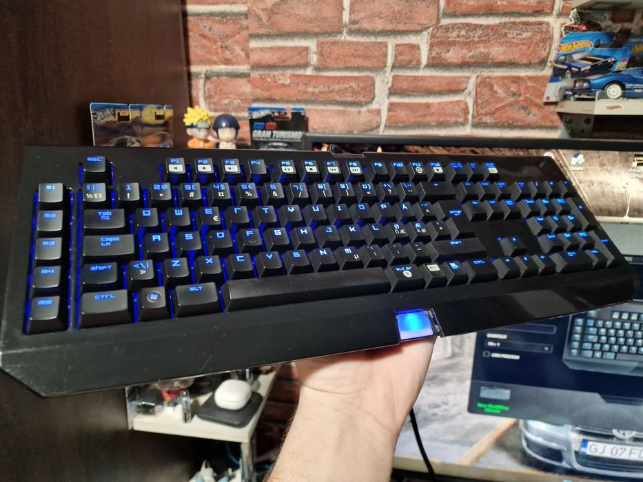 Tastatură mecanică Razer BlackWidow Ultimate – Switch-uri albastre