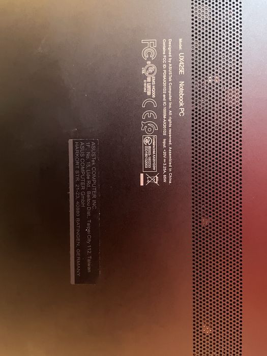 Laptop Asus Zenbook  14 cutie originala si accesori