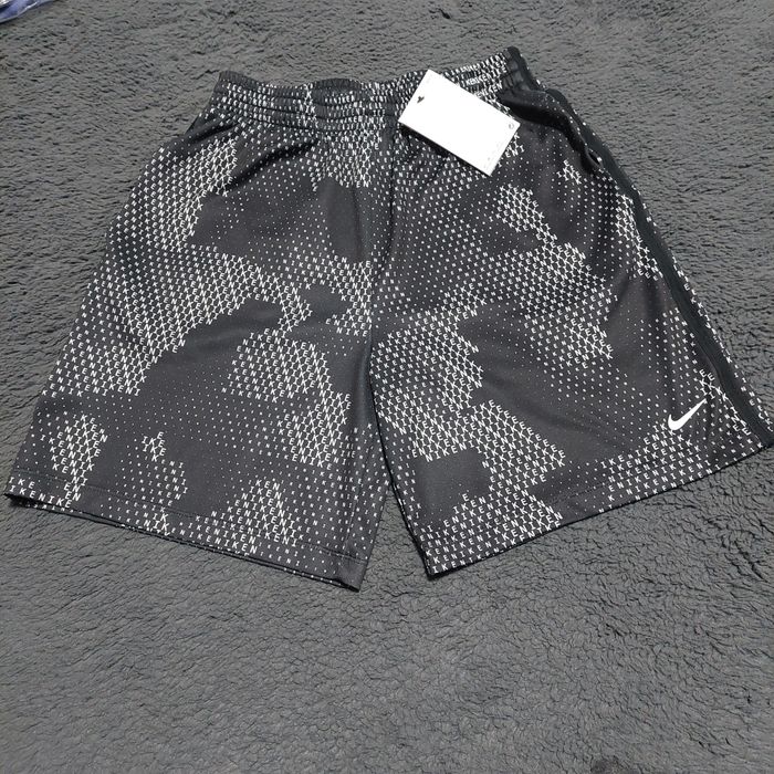 Pantaloni scurti nike, marimea xl