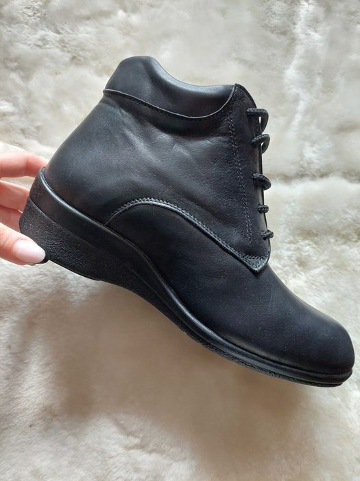 Ортопедични обувки от естествена кожа