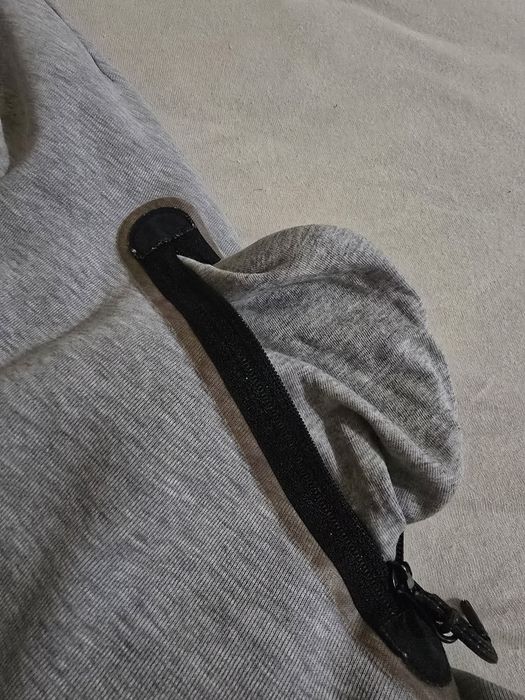 Nike tech S.    .