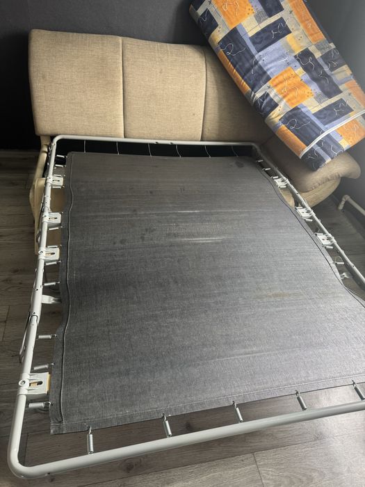 Диван бесплатно дарю