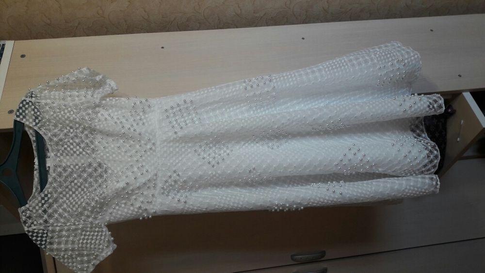 Платье в жемчугах