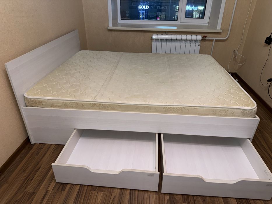 Кровать двуспальняя