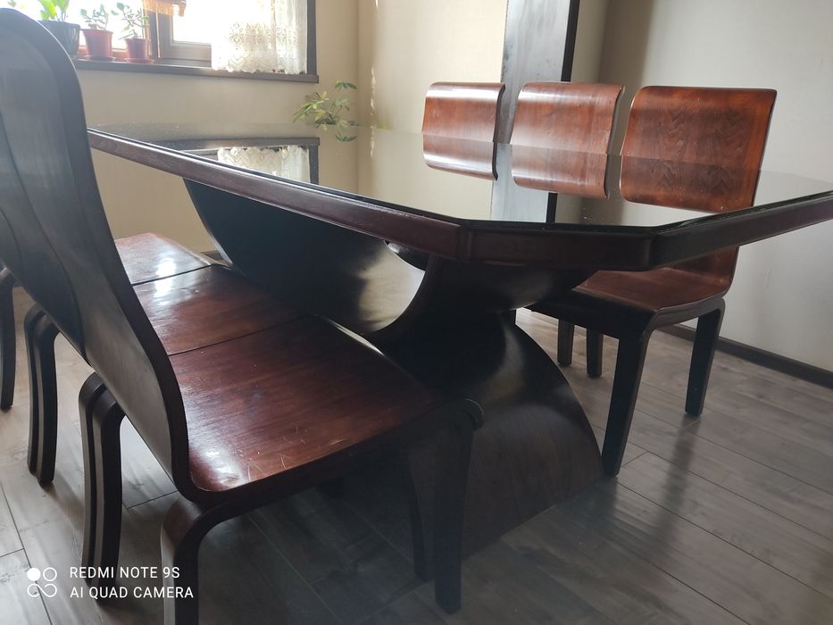 Срочно продаю  стол и стулья