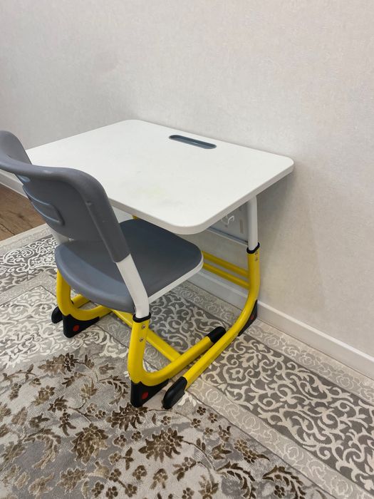 Парта со стулом продам